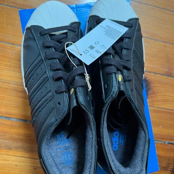 adidas gazelle silver green womens adidas Superstar 82 - Cloud White/Core Black main image 0